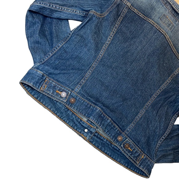 Levi’s Jeans “The Trucker Jacket” size Large✨ - Picture 10 of 13